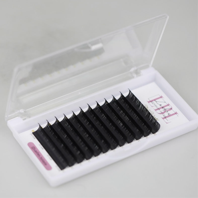 Boitier de cils volume et méga volume noir