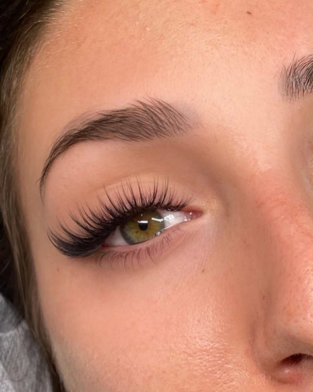 Boitier de cils volume et méga volume noir